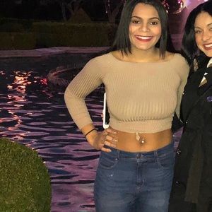 Off the shoulder knotted crop top